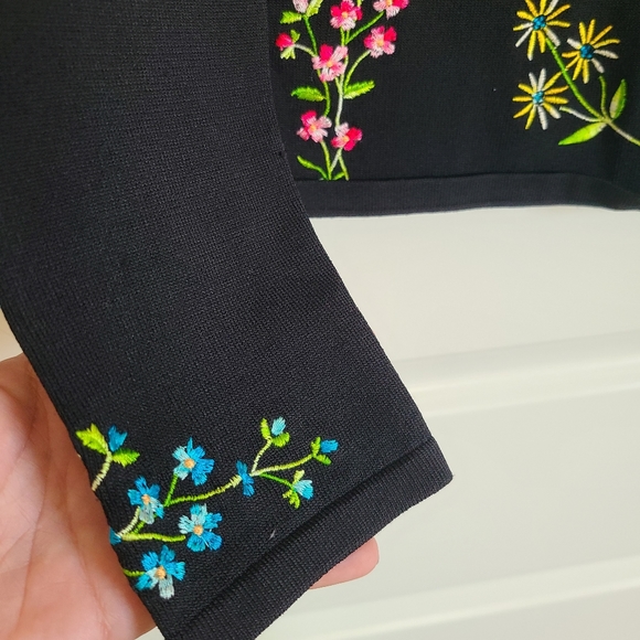 Northern Isles Black Button Up Floral Embroidered Cardigan Sweater Size Small - Picture 4 of 9